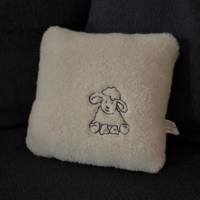 Coussin brodé mouton en laine vierge Sassoupi