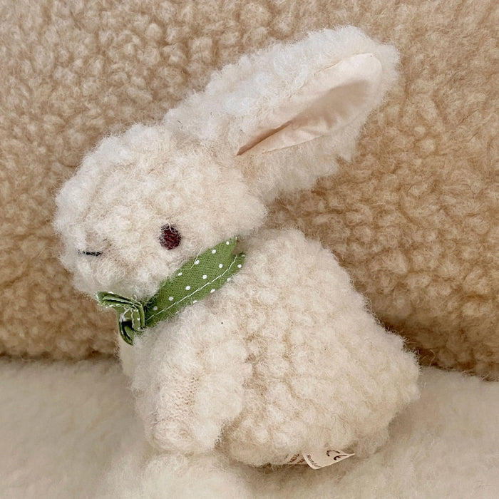 Petit doudou lapin en laine vierge Sassoupi