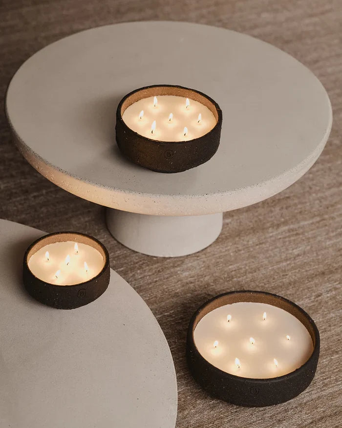 (CHARCOAL BLACK , BALI SEA , LARGE)THE BARRO SERIES - IINDOOR CANDLE - SCENTED