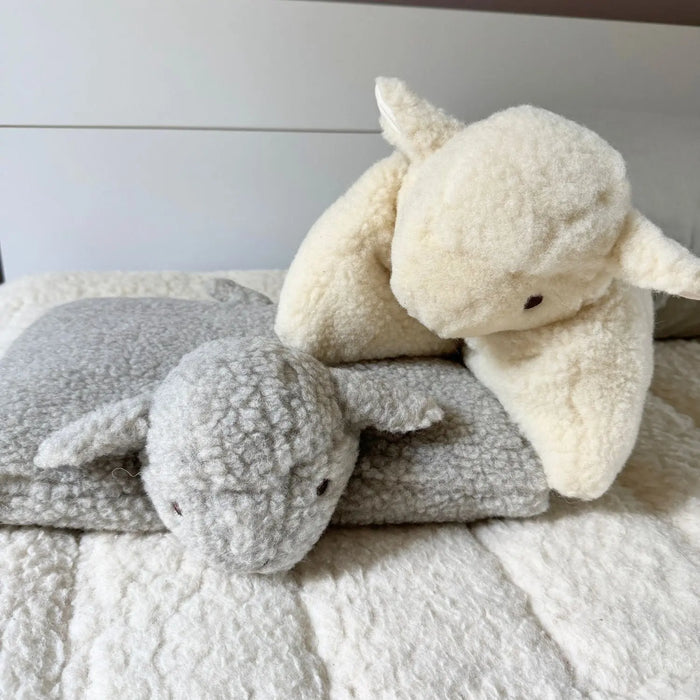 Coussin doudou mouton en laine vierge Sassoupi
