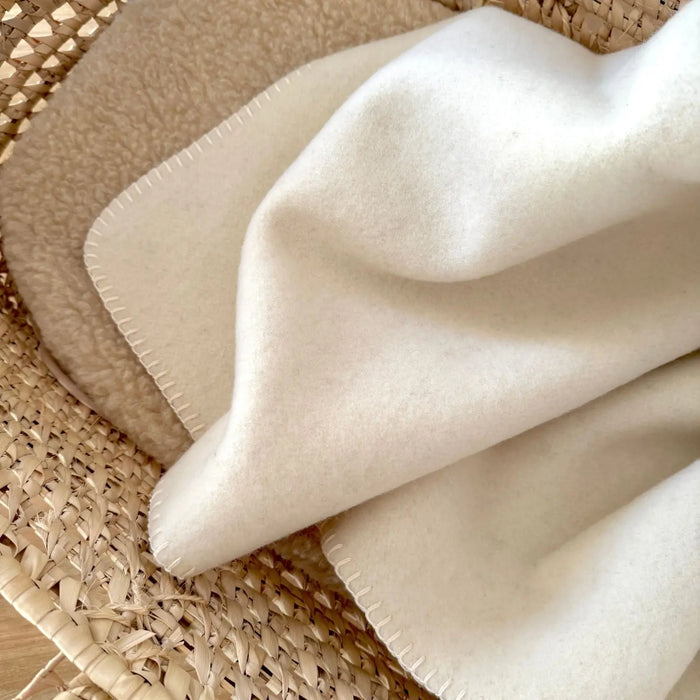 Couverture en laine d’agneau Caresse Sassoupi - Naturel