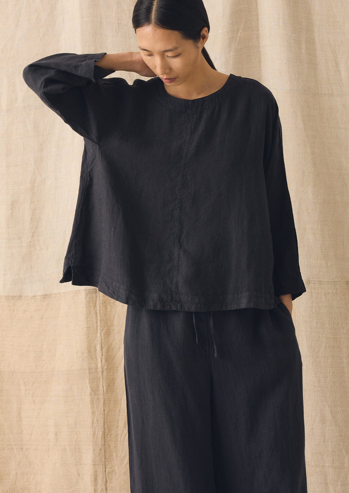 Garment Dyed Linen Top | Black Pepper
