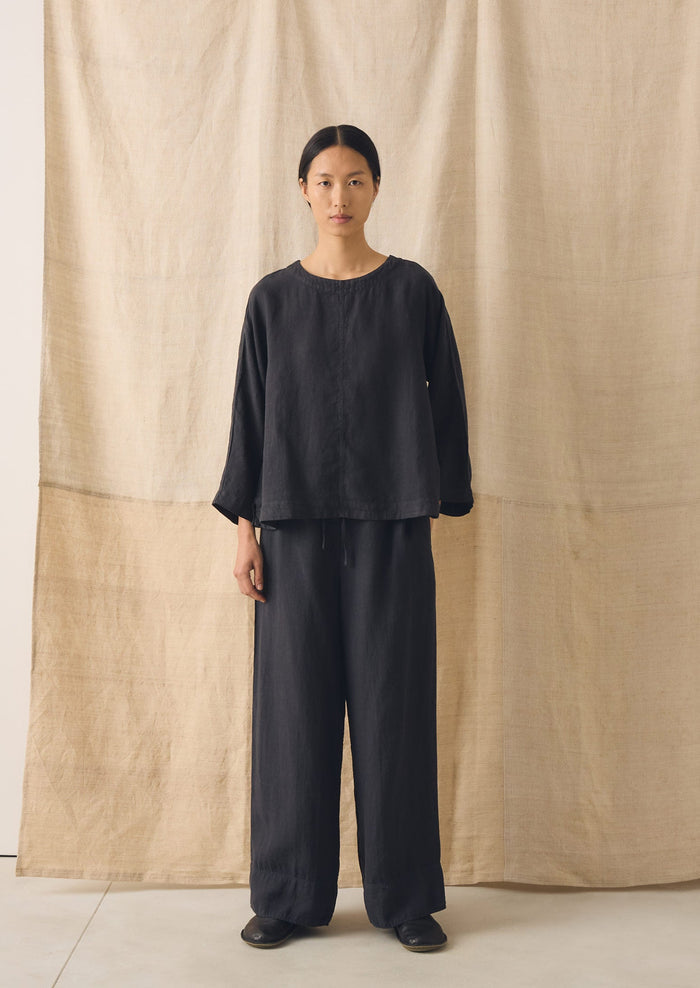Garment Dyed Linen Top | Black Pepper
