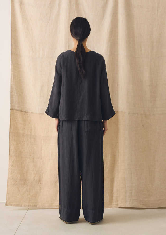 Garment Dyed Linen Top | Black Pepper