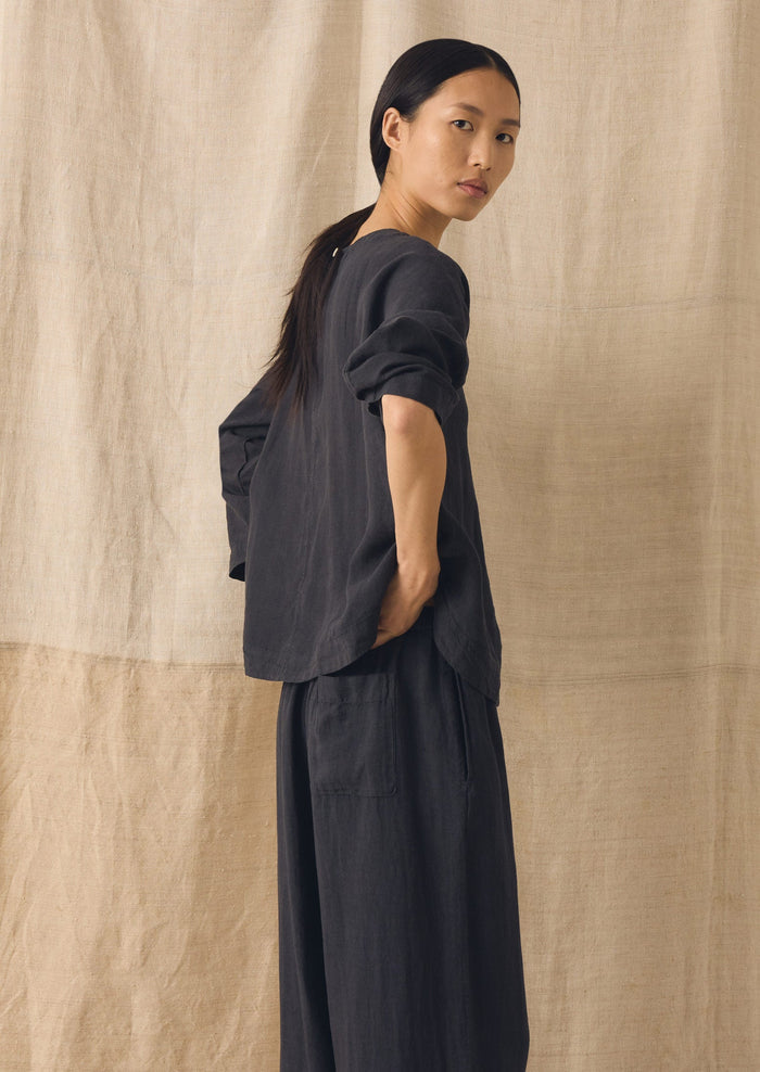 Garment Dyed Linen Top | Black Pepper