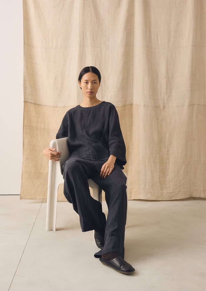 Garment Dyed Linen Top | Black Pepper