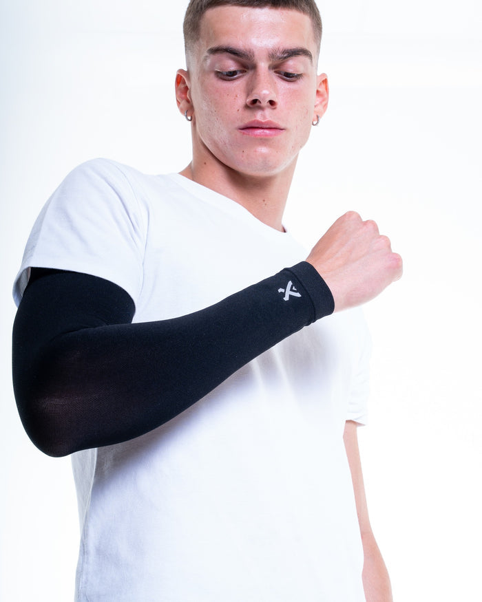 GEARXPro Arm Sleeve Compression Black indossato - vista frontale