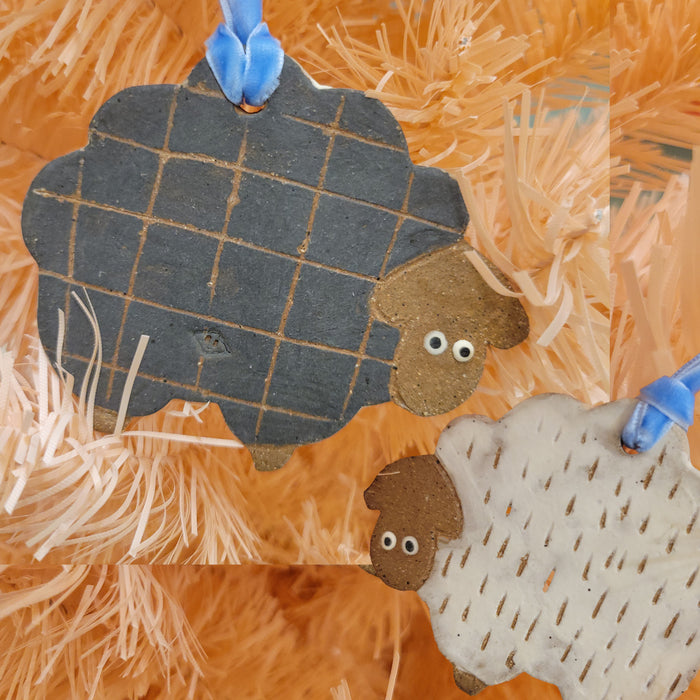 Sheep: Black/Brown Grid