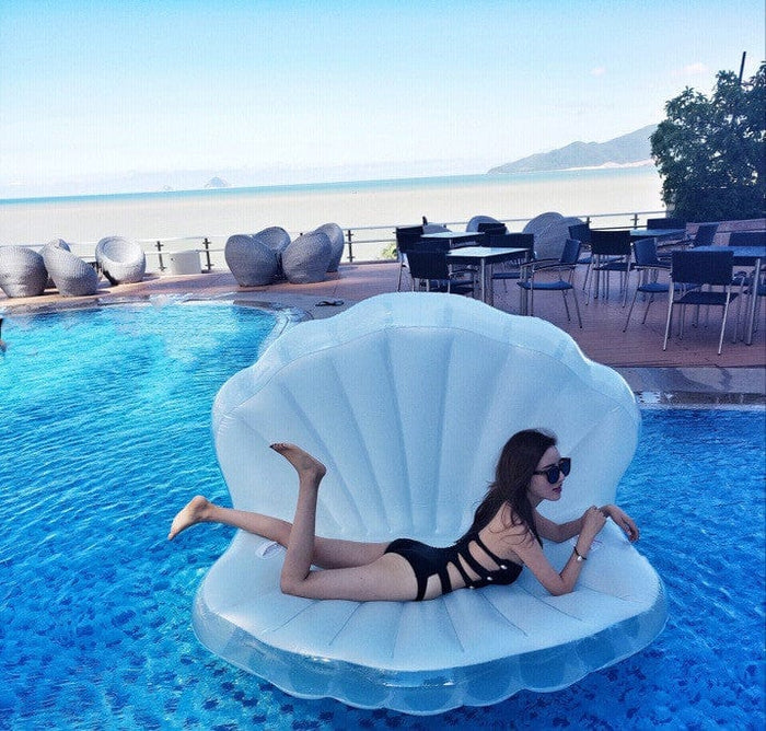 Gadget Gerbil Inflatable Oyster Shell Pool Float