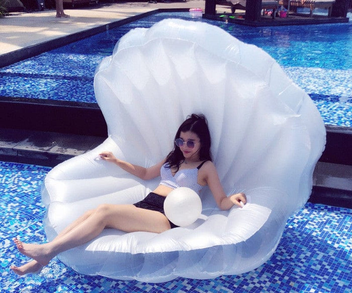 Gadget Gerbil Inflatable Oyster Shell Pool Float