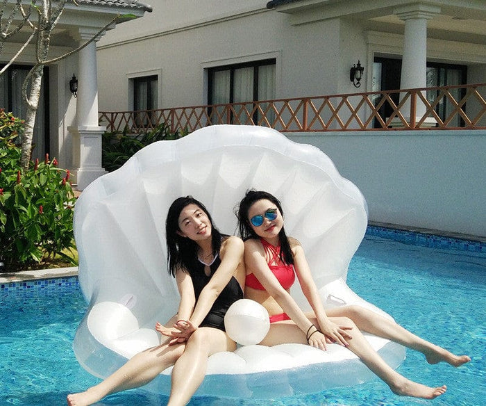 Gadget Gerbil Inflatable Oyster Shell Pool Float