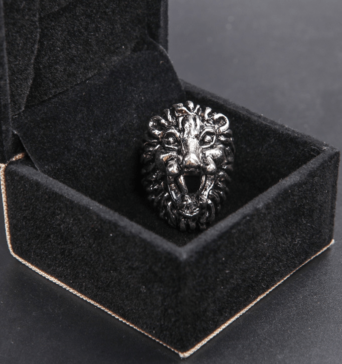 Gadget Gerbil Lion Ring Cigarette Holder