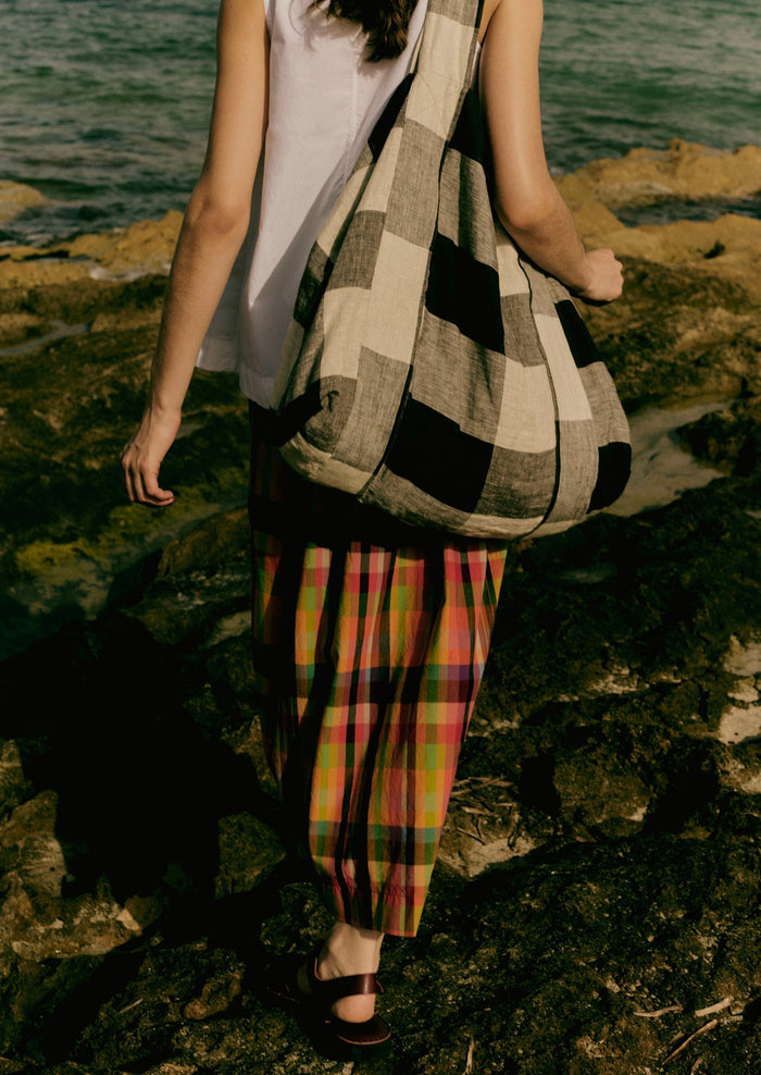 Macro Gingham Lightweight Linen Bag | Ecru/Charcoal