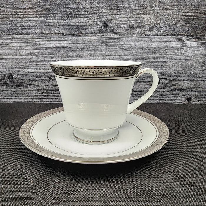 Noritake Legendary Crestwood Platinum Set of 4 Tea cup & Saucers 4166 Coffee Mug