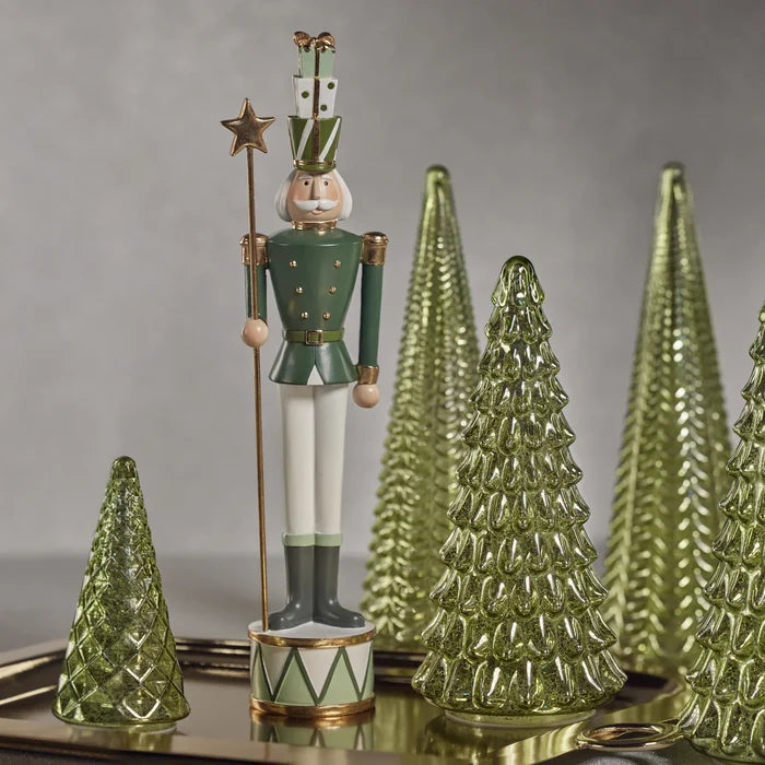 NUTCRACKER SOLDIER W/ STAR, 18