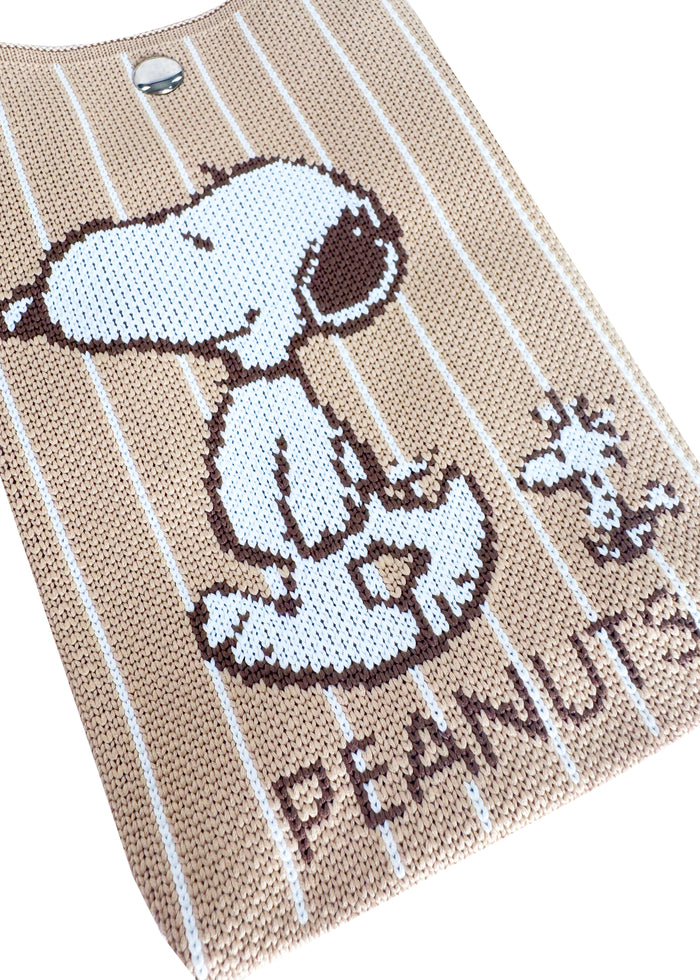 Peanuts Snoopy and Friends Knitted Brown Crossbody in brown with Snoopy and friends jacquard knit design on acrylic crossbody bag — knit detail front