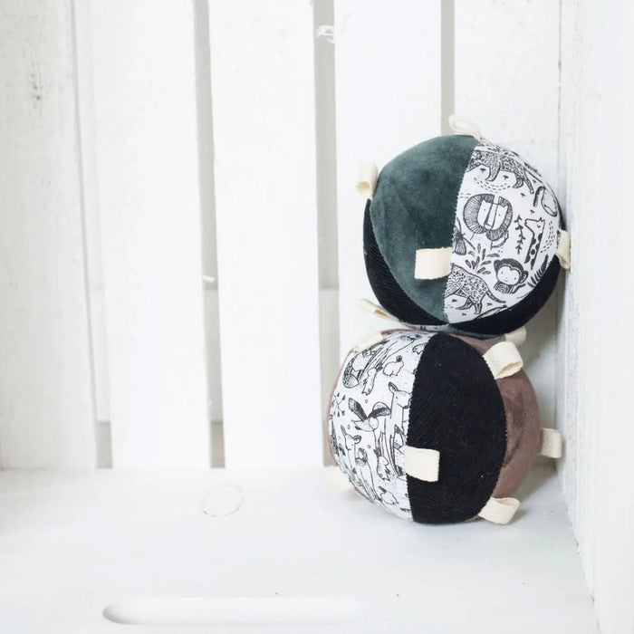 Petite balle sensorielle Wee Gallery - Woodland