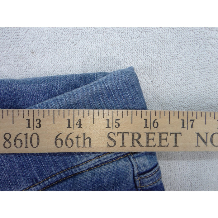 Signature Levi Strauss Totally Shaping Pull On Capri Jeans Medium Wash Blue 39343