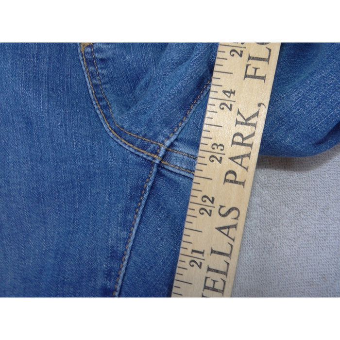 Signature Levi Strauss Totally Shaping Pull On Capri Jeans Medium Wash Blue 39344