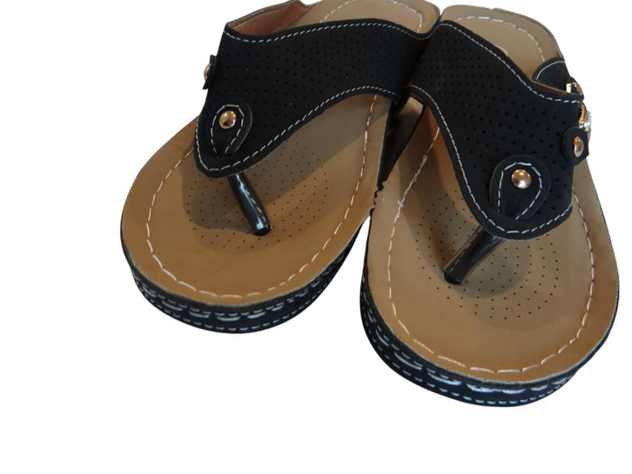 Stylish Women's Black Flip Flop Sandals with Decorative Buckle1