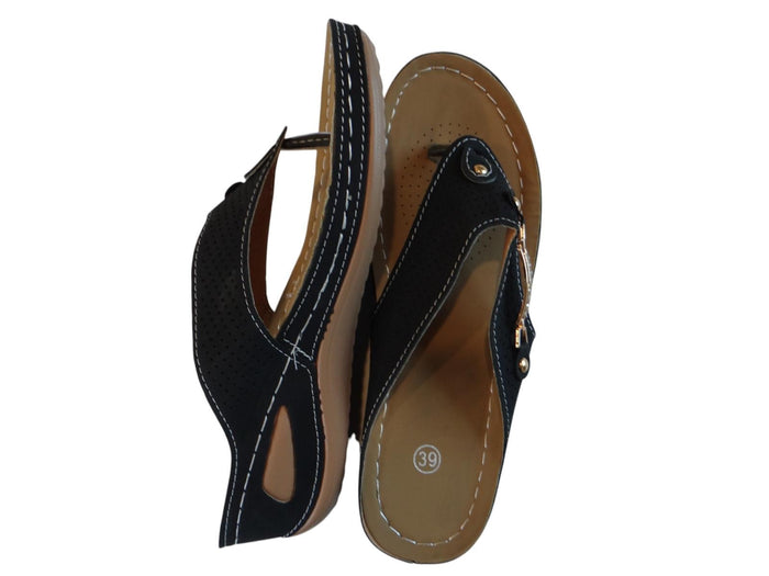 Stylish Women's Black Flip Flop Sandals with Decorative Buckle4