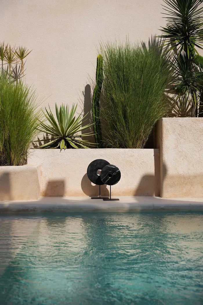 THE MARBLE DISC ON STAND - BLACK - M