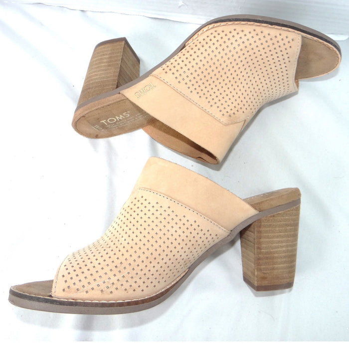 TOMS Majorca Perforated Suede Mules Sand Tan Block Heel Sandals Womens 7.51